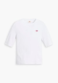 Hvid bomulds T-shirt med korte ærmer, med et lille rødt Levi's-logo på venstre bryst. Enkel, klassisk design uden mønstre.