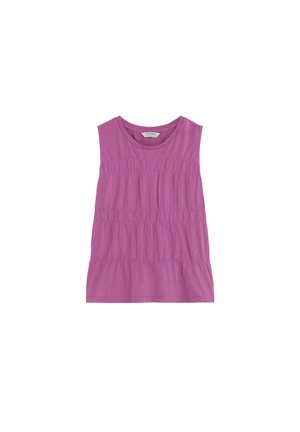 Camiseta sin mangas de color rosa brillante con bandas de tela fruncida y recogida en la parte delantera y un escote redondo.
