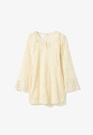 Krémová blúzka s dlhým rukávom z čipky s kvetinovým vzorom a malým otvorom v tvare kľúčovej dierky na okrúhlom výstrihu.