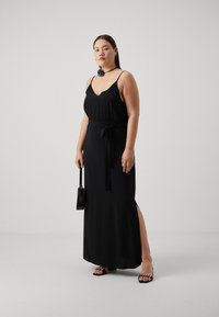 Vero Moda Curve VMCEASY SLIT VNECK DRESS - Robe longue - black