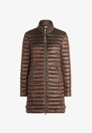 Manteau rembourré marron avec un col montant et une fermeture éclair. Comprend des coutures horizontales, deux poches latérales et des poignets élastiques. Texture et design élégants.