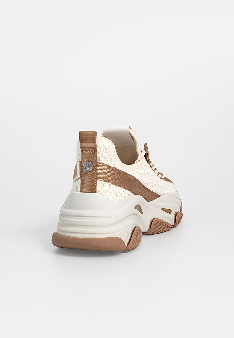 Sneaker z dzianinowym wierzchem w kolorze kremowym i beżowym, z wyściełanym zapiętkiem, gumową podeszwą i dekoracyjnym akcentem z logo. Okrągły czubek.