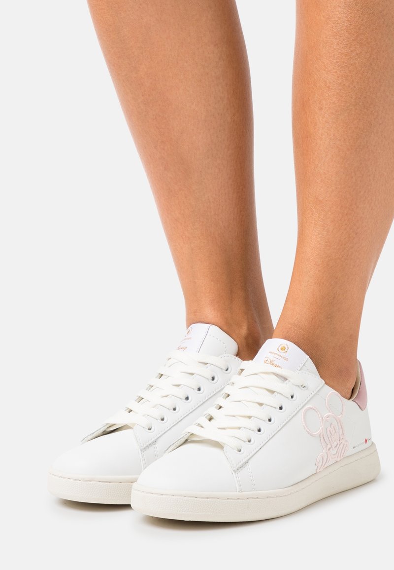 MOA - Master of Arts Trainers - white