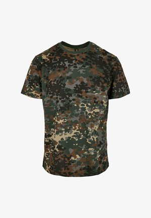 Das Tarn-T-Shirt zeichnet sich durch eine Mischung aus grünen, braunen und beigen Mustern aus. Es besteht aus weichem Stoff, hat einen Rundhalsausschnitt und kurze Ärmel.