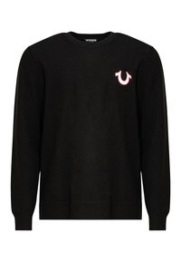 Schwarzer Pullover aus weichem Material; mit Rundkragen und gerippten Bündchen. Zeigt ein kleines, weißes und rotes Logo auf der linken Brust.