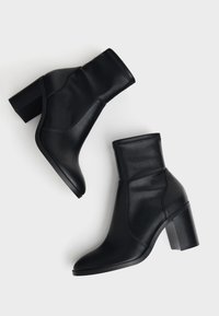 Bershka Bottines à talons hauts - black