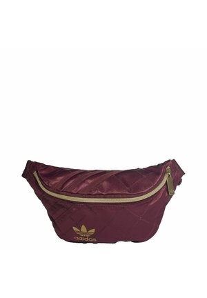 Bordeaux Adidas heuptasje met gouden rits en logo, doorgestikte textuur, compact met verstelbare riem.