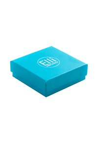 Turkos smyckeskrin med slät yta, fyrkantig form och en rund vit logga på toppen med texten "Elli" och "Jewels".