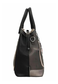 Borsa a mano in pelle nera e grigia con manici doppi, chiusura con zip, dettagli hardware laterali e un charm decorativo attaccato.