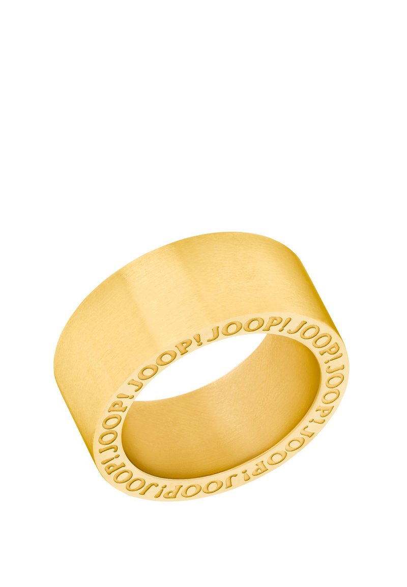 Goldfarbener Ring mit matter Oberfläche, der ein gerundetes Band aufweist und ein eingeprägtes "JOOP!"-Muster entlang des Randes hat. Glatte Textur, zylindrische Form.