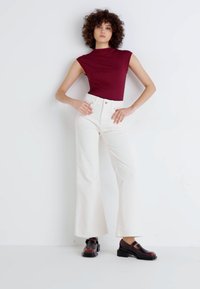 Gina Tricot SOFT TOUCH FUNNEL NECK TOP - Pamata T-krekls - zinfandel