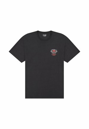 T-shirt en coton noir avec un petit logo brodé en rouge et blanc sur la poitrine gauche, col rond et manches courtes.