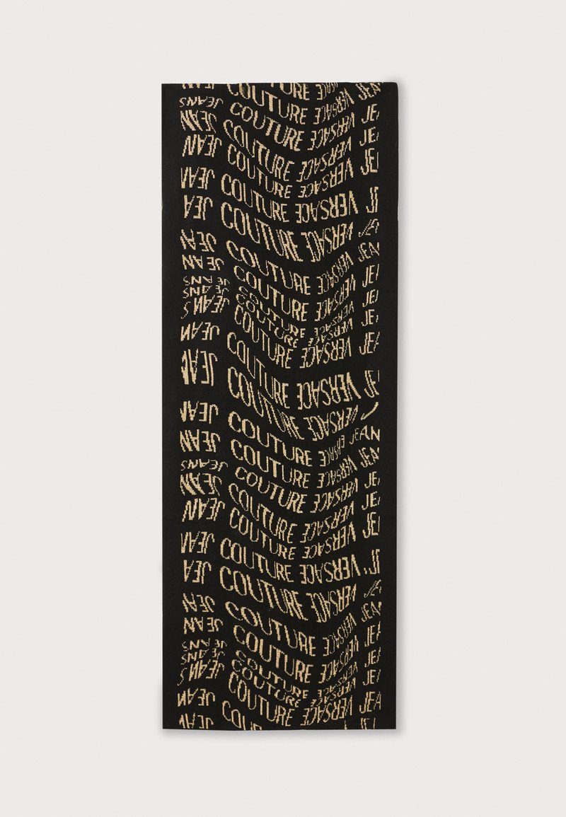Cachecol preto com texto repetido em dourado, exibindo palavras como "COUTURE" e "JEAN". Textura suave, forma retangular, design moderno.