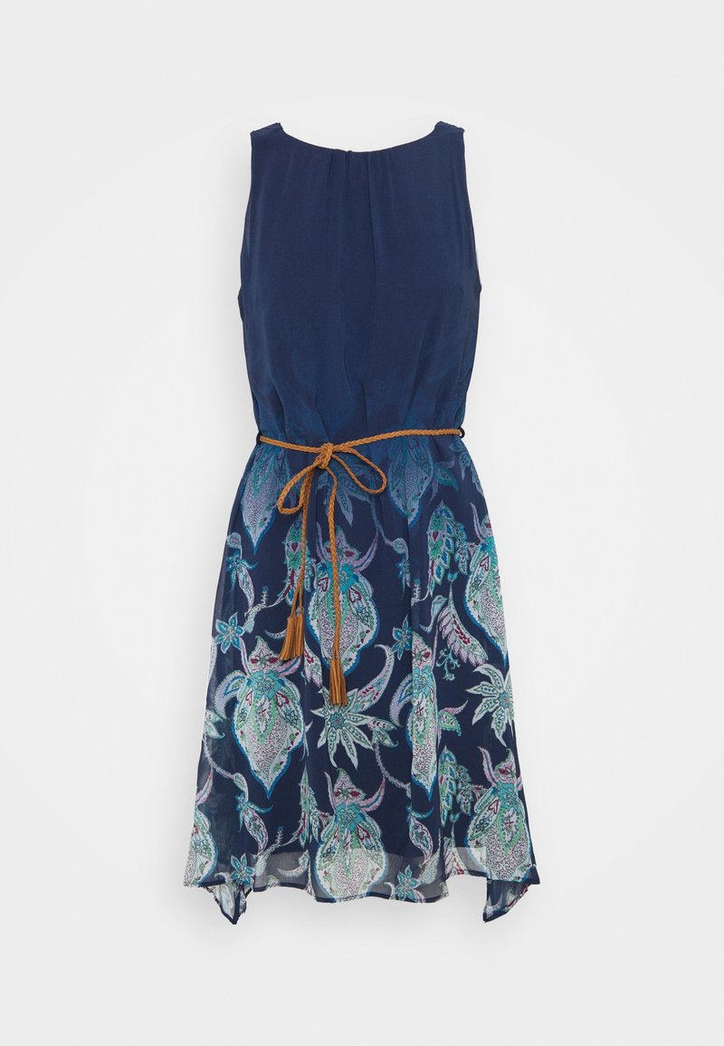Robe bleu marine sans manches avec haut uni, jupe à motifs floraux et ceinture tressée marron nouée à la taille avec des pompons.