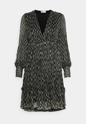 Schwarzes Kleid mit langen Puffärmeln, V-Ausschnitt und elastischem Bund. Verfügt über weiße Blumenmuster und einen gestuften Rüschensaum. Leichtes, transparenter Stoff.