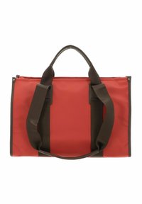 Borsa a tote rossa realizzata in tessuto resistente, con manici marroni e una forma rettangolare strutturata con accenti in metallo sugli angoli.