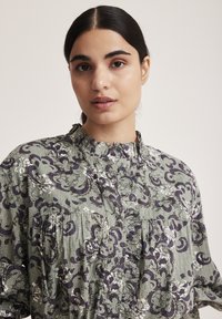Odd Molly ARIENNE - Hemdbluse - cargo green
