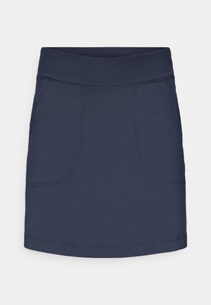 Granatowa sportowa spódnica z szerokim pasem, dwoma kieszeniami z przodu i gładką teksturą. Krawędź u dołu jest lekko zaokrąglona.