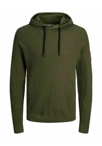 Zielona dzianinowa bluza z kapturem o teksturowanym wzorze, z sznurkiem do regulacji przy szyi oraz naszywką na lewym rękawie.