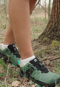 Salomon X ULTRA 4 GORE TEX W - Sapatos de caminhada - duck green/black/mint leaf