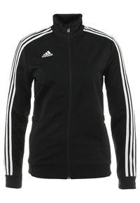 Schwarze Kapuzenjacke mit Reißverschluss und Stehkragen, ausgestattet mit drei weißen Streifen entlang jedes Ärmels und einem Adidas-Logo auf der oberen linken Brust.