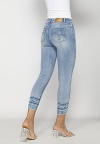 Koroshi Vaqueros pitillo - azul cl light blue