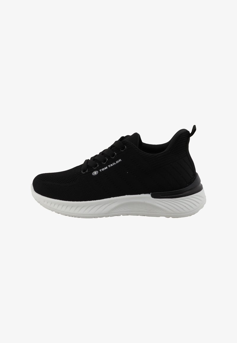 Chaussures de sport noires avec dessus en mesh, semelle blanche et logo. Caractéristiques : design texturé, bout arrondi et col rembourré pour le confort.
