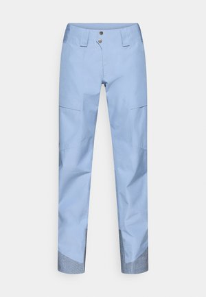 Lyseblå bukser lavet af et glat stof, med et lige ben-design, to forlommer og kontrasterende denim detaljer ved manchetterne.