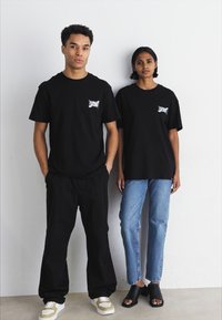 Tommy Jeans FLOWER POWER TEE UNISEX - Camiseta estampada - black