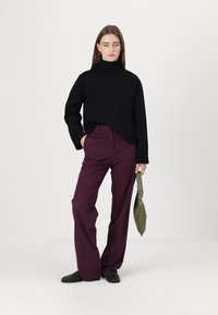 HUGO HULANA - Chinos - medium purple