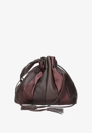 Leren tas met een geplooid ontwerp in donkerbruin en kastanjebruine metallic accenten. Bevat een trekkoordsluiting en een kwastdetail.