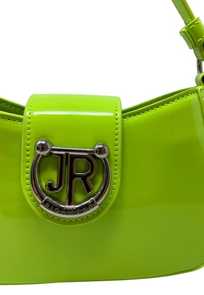 Borsa a mano verde neon, lucida, con una forma curva. Presenta un logo circolare argento con le iniziali "JR" e una chiusura a scatto magnetico.