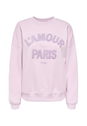 Bluză roz deschis cu guler rotund, cu litere texturate lavandă pe care scrie „L'AMOUR PARIS” și „1996” dedesubt.