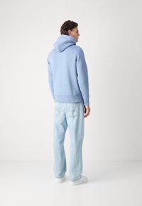 Calvin Klein BOX STRIPED LOGO HOODIE - Kapucni - troposhere