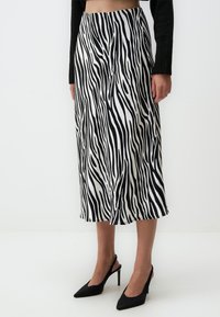 LINE PATTERNED MIDI - Jupe trapèze - black