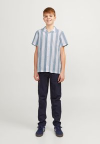 Jack & Jones Junior JPRCCSUMMER STRIPE RESORT - Overhemd - captains blue