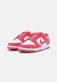 Nike Sportswear DUNK - Sapatilhas - white/archaeo pink