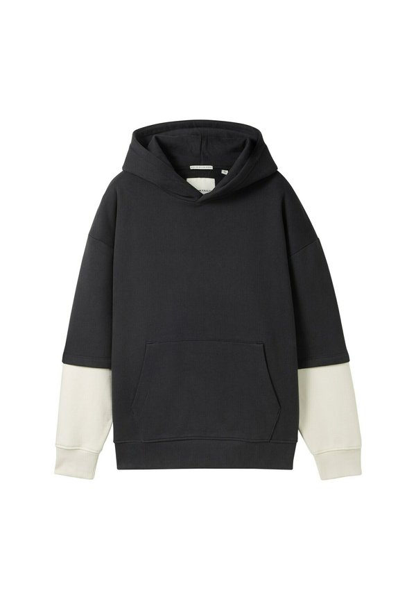 IM 2-IN-1 LOOK - Kapuzenpullover