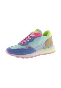 Färggård sportskor med en blandning av material: blå mocka, ljusgrön läder, rosa detaljer och en kraftig sula med pastellfärger.