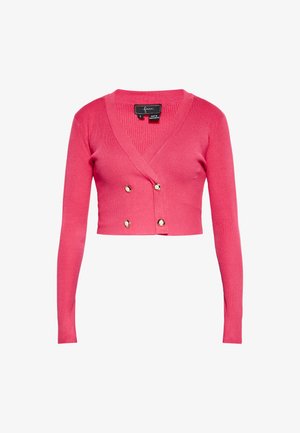 Fuchsia kurz geschnittene Strickjacke aus geripptem Material. Merkmale sind ein V-Ausschnitt und doppelt befestigte Knöpfe in goldfarbener Ausführung. Lange Ärmel.