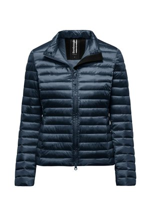 Giubbotto imbottito blu navy con texture trapuntata orizzontale, zip completa, colletto alto e accento nero vicino al collo. Materiale leggero.