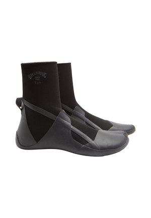 Black neoprene wetsuit boots with a smooth rubber sole, 3 mm thickness, featuring a reinforced ankle and heel for added support.