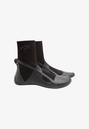 Black neoprene wetsuit boots with a smooth rubber sole, 3 mm thickness, featuring a reinforced ankle and heel for added support.