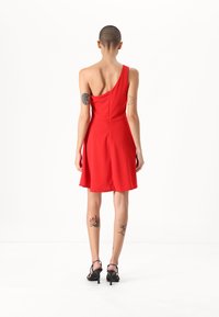WAL G PETITE MAXINE RUFFLE SKATER - Obleka iz džersija - red