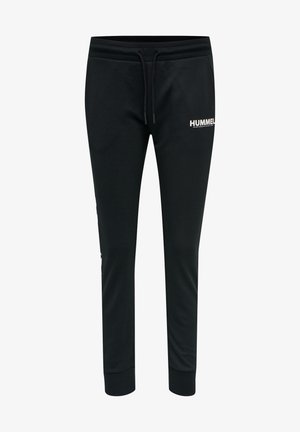 Zwarte sweatpants met een trekkoord in de taille, taps toelopend ontwerp en een witte "HUMMEL" logo gedrukt aan de voorkant. Zachte stof textuur.