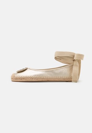 Espadrilles - gold-coloured