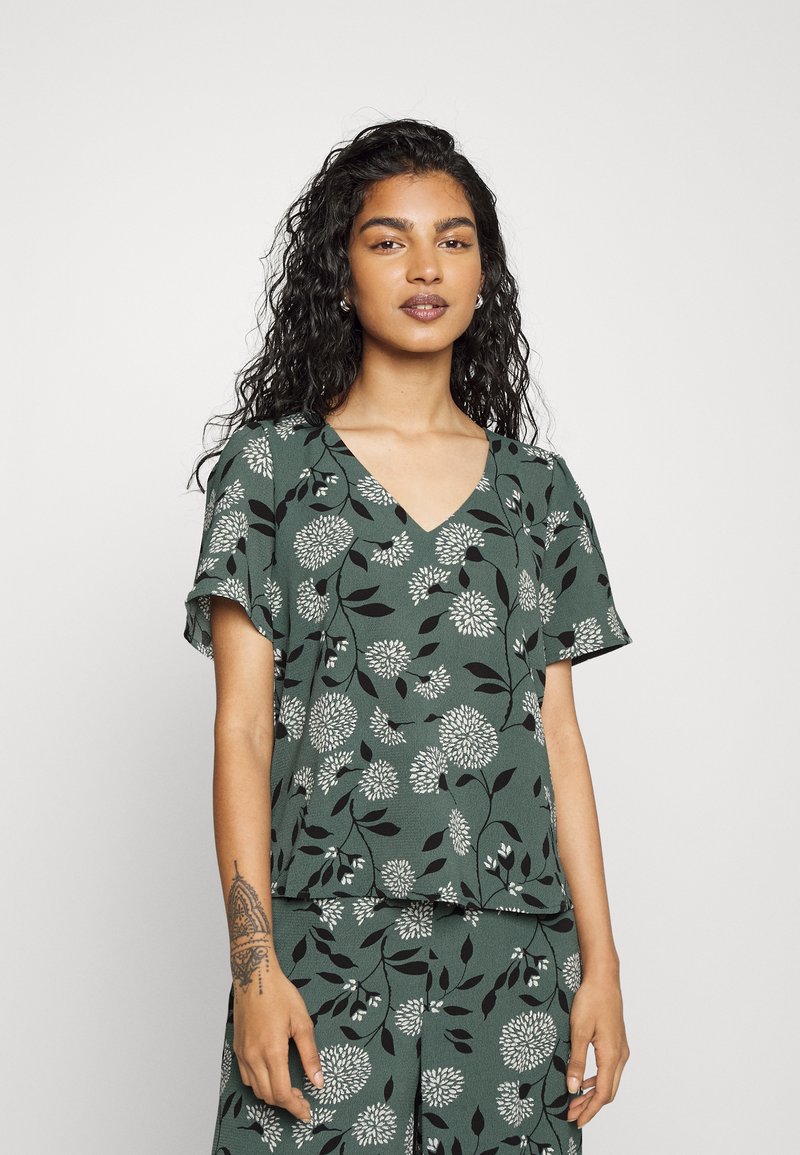 ONLY Petite ONLNOVA LARA - Blusa - balsam green
