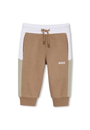 Pantalon de jogging marron et beige pour tout-petit avec ceinture blanche, cordon de serrage, poches latérales et logo BOSS sur la cuisse gauche.