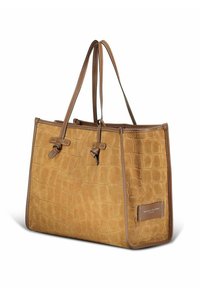 Borsa a tote in suede beige con motivo coccodrillo, dettagli in pelle e doppie spalline. Presenta cuciture decorative e un'etichetta con logo.