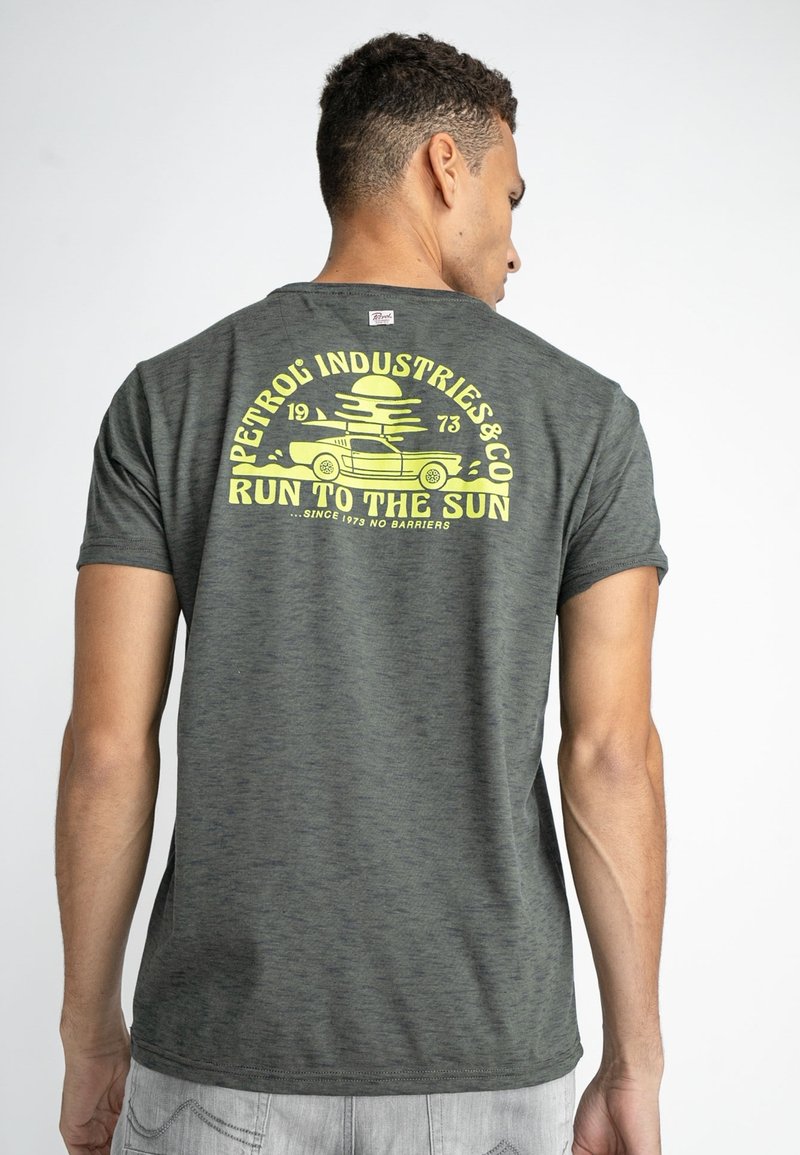 Petrol Industries TShirt print green/grün Zalando.de